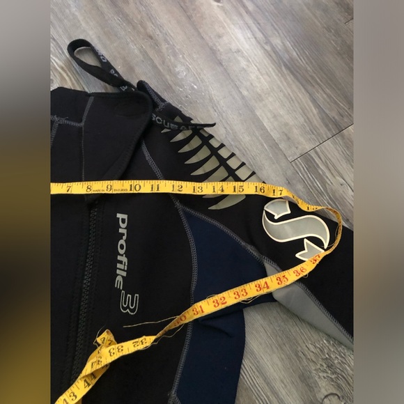 Scuba Suit / Water-sports Gear - Picture 13 of 16